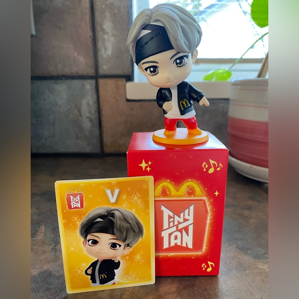 McDonald’s Tiny Tan BTS - V Figure with Yellow Card and Box - Collectible